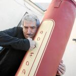 Con firma propia. Profesión: actor y escritor. Nació: en 1965 en Orense.Por qué está aquí: presenta su libro «Diario de un hombre políticamente incorrecto» (Cúpula)