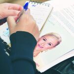 Cifuentes ha lanzado la aplicación para smartphones «like cifu» con la que los ciudadanos pueden votar si les gusta