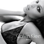 Zoe Saldana, nueva imagen de lencería de Calvin Klein
