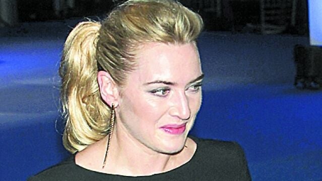 Kate Winslet recibió un premio por su labor humanitaria