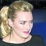 Kate Winslet recibió un premio por su labor humanitaria