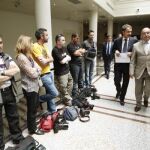 Protesta de los fotógrafos en el Senado como protesta por la agresión a nuestro compañero