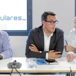 César Rico, Antolín Sanz y Jesús Julio carnero, ayer durante la reunión en la sede el PP nacional