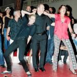 Los dos hermanos Grimaldi se contonean al ritmo de Iggy Pop acompañados por Charlene, (izda.) que se deshizo en mimos con su prometido