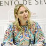 La portavoz del Gobierno local, Nieves Hernández, durante la rueda de prensa de ayer