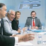 Rajoy no se plantea la moción de censura pero mimará a CiU y PNV