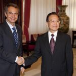 El primer ministro chino, Wen Jiabao, en una imagen de archivo junto a Zapatero