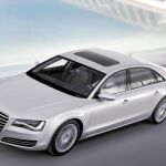 La versión larga del Audi A-8 es una berlina majestuosa especialmente construida para cumplir su papel como vehículo de alta representación