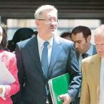 La Junta elimina 17 altos cargos pero mantiene más de 300