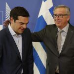 El presidente de la Comisión Europea (CE), Jean-Claude Juncker y el primer ministro griego, Alexis Tsipras durante su reunión de ayer