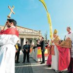 El Papa: «Quien promete una vida sin sacrificio engaña a la gente»