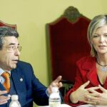 De la Rúa, en la foto con Gabriela Bravo, continúa de presidente del TSJCV tras la falta de acuerdo en el CGPJ