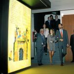 Sus Altezas Reales mostraron mucho interés por las piezas de la muestra del Palacio Botines