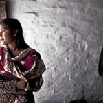 Sidra, la segunda hija de Asia Bibi, en la habitación donde vive junto a su familia