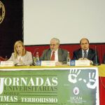 Reverte (2i) junto a Hontoria, Mendoza, Sánchez y Urteaga, ayer en la inaguración de las jornadas de la UCAM
