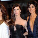 Paz Vega posa para los medios junto a la italiana Valeria Solarino (dcha), y a la rumana Monica Barladeanu