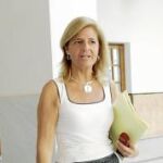 La portavoz parlamentaria del PP-A, en los pasillos del Parlamento