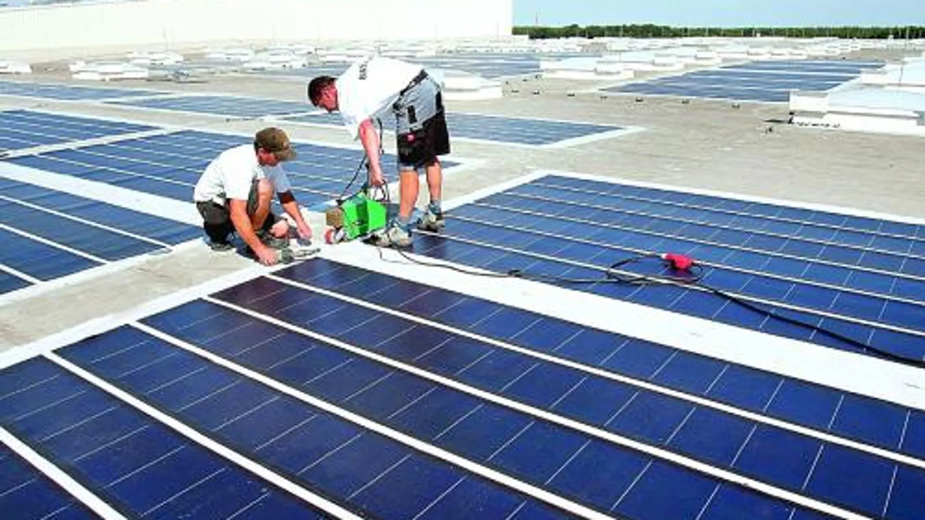 Instalación de paneles solares en los tejados