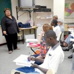 Los extranjeros deberán recibir clases de catalán, cultura, historia y sobre el mundo laboral catalán para demostrar su arraigo