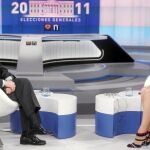 Gloria Lomana, junto al candidato socialista, durante la entrevista