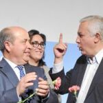 José Torres Hurtado y Javier Arenas, ayer en Granada durante la presentación de la candidatura popular a la Alcaldía
