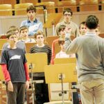 La Escolanía de Montserrat, ayer, durante un ensayo en el Auditorio Nacional donde actuaron anoche ante los Príncipes de Asturias