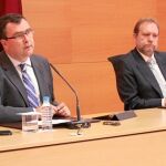 El portavoz del Gobierno regional, José Ballesta, junto al consejero de Educación, Constantino Sotoca, en el Palacio de San Esteban