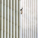 Agobiados por el fuego, sin salida, algunos decidieron tirarse de las Torres Gemelas. Diez años después, la imagen aún sobrecoge