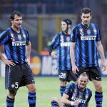 Sneijder, en el suelo, Stankovic, Motta y Mutu, en un momento del encuentro de Liga de Campeones ante el Bayern