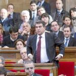 El ego de Laporta choca con el de sus compañeros, sentados junto a él, Bertran, López Tena y Strubell