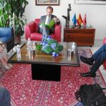 El nuevo consejero de Economía y Hacienda, Salvador Marín (al fondo), también estuvo en la reunión