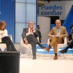 Francisco Camps, Pedro Sanz, Ana Mato, Jaime Mayor Oreja, Ramón Luis Valcárcel, Antonio Basagoiti y Santiago Cervera, durante la celebración de «Lo primero, las personas»