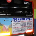 Imagen del cartel promocional de la Feria del Mediterráneo en un autobús urbano para impulsar la Fiesta