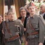 Borja Otxoa (dcha.) es uno de los protagonistas de la serie