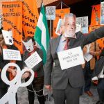 Funcionarios y empleados públicos se manifestaron ayer en la capital hispalense