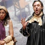 Karina Garantivá y Santiago Ramos en una escena de teatro