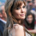 EL LOOK MÁS JOLIE. Angelina se ve obligada a cambiar su look para todas las películas, pero fuera de la pantalla se mantiene fiel al flequillo abierto
