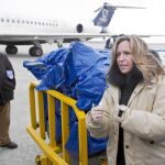 La ministra de Asuntos Exteriores, Trinidad Jiménez, ayer en la base aérea de Torrejón de Ardoz (Madrid)