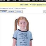 Una niña con la frase de Kate Moss en su camiseta