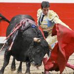 Jiménez Fortes se dobla con uno de sus «Jandilla», ayer, en Bilbao