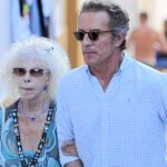La Duquesa de Alba y Alfonso Díez, de paseo por Ibiza