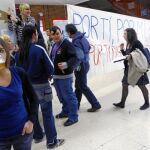 Minutos antes de la misa, los ánimos estaban caldeados. Una joven que acudió a la capilla relataba cómo la asociación Contrapoder, en un acto convocado para reivindicar el feminismo, se reunió en Somosaguas.