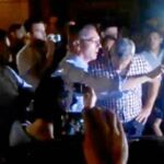 Gallardón sufrió el acoso de los manifestantes el lunes por la noche, al sacar a su perro a pasear