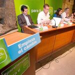 Císcar, Clemente y Rus, junto a la presidenta de NNGG, Beatriz Jurado