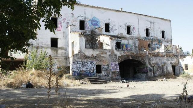 Caserón abandonado en la finca conocida como El monasterio de La Aldehuela, en Perales del Río, en el término municipal de Getafe