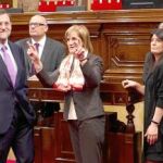 Sánchez-Camacho y Rajoy, ayer, en el Parlament junto a la presidenta, Núria de Gispert