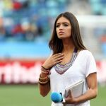 Una amiga le regaló a Sara los decenarios de los que cuelga la cruz de la vida, un icono muy valorado por la reportera