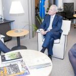 Paolo de Castro, Ramón Luis Valcárcel y Esther Herranz, en el encuentro que mantuvieron en Bruselas y donde el presidente murciano mostró su rechazo a la reforma de la PAC