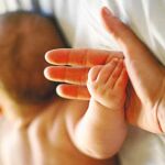 En otros países de la UE se puede inscribir a los bebés nada más nacer