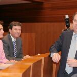 Herrera, junto a la nueva presidenta de las Cortes, Josefa García Cirac, tras la toma de posesión de ésta